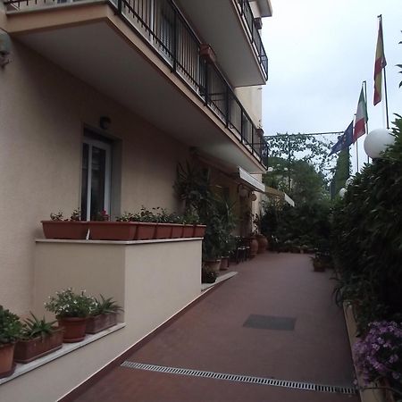 Hotel San Nazario Варацце Екстер'єр фото