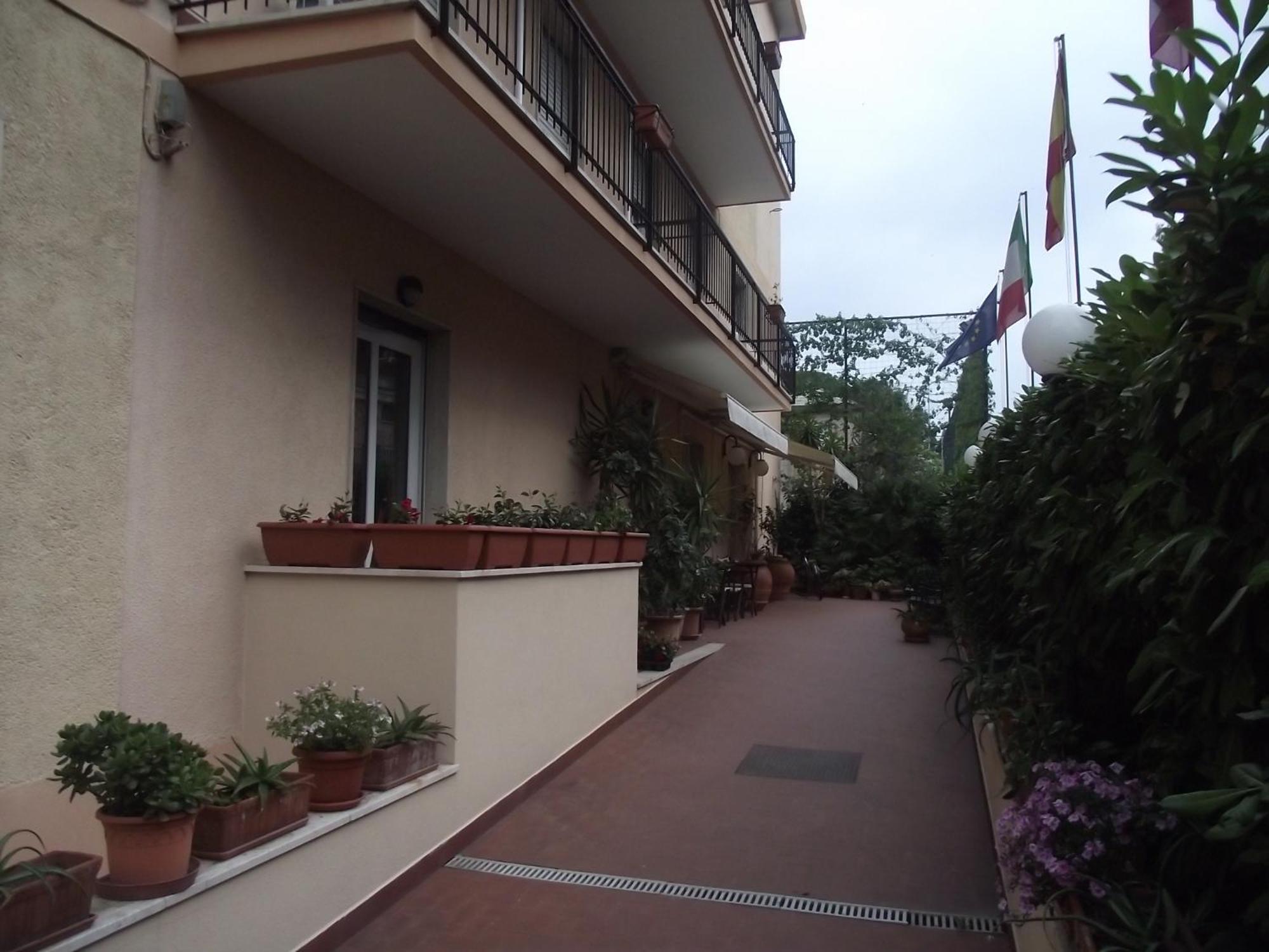 Hotel San Nazario Варацце Екстер'єр фото